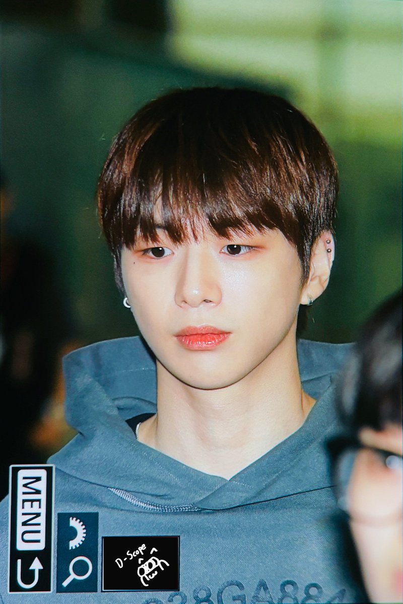 [잡담] 강다니엘 오늘 출국 얼굴보니까 프듀때 얼굴 그대로임 | 인스티즈