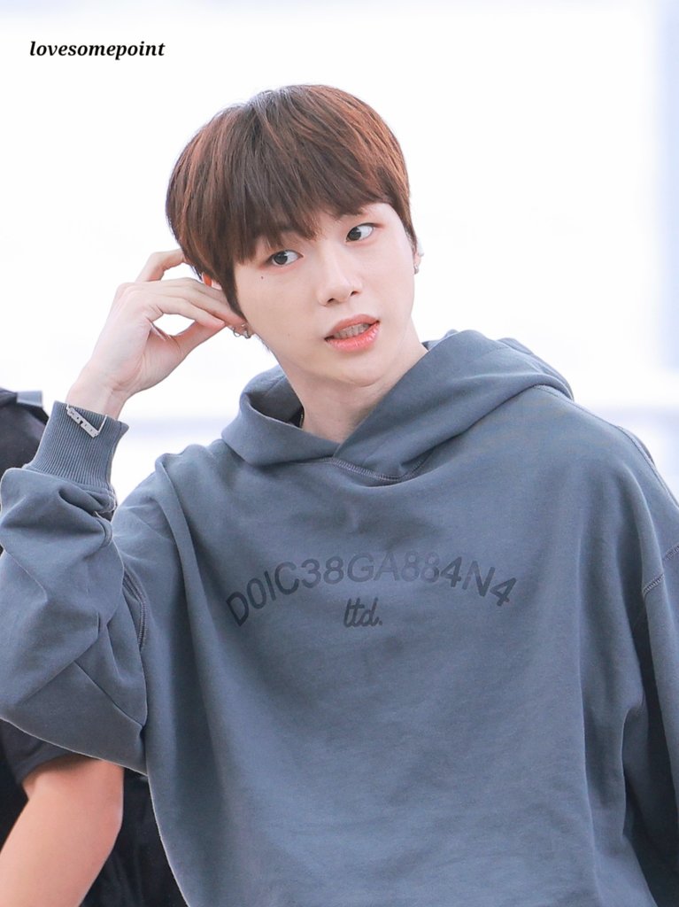 [잡담] 강다니엘 오늘 출국 얼굴보니까 프듀때 얼굴 그대로임 | 인스티즈