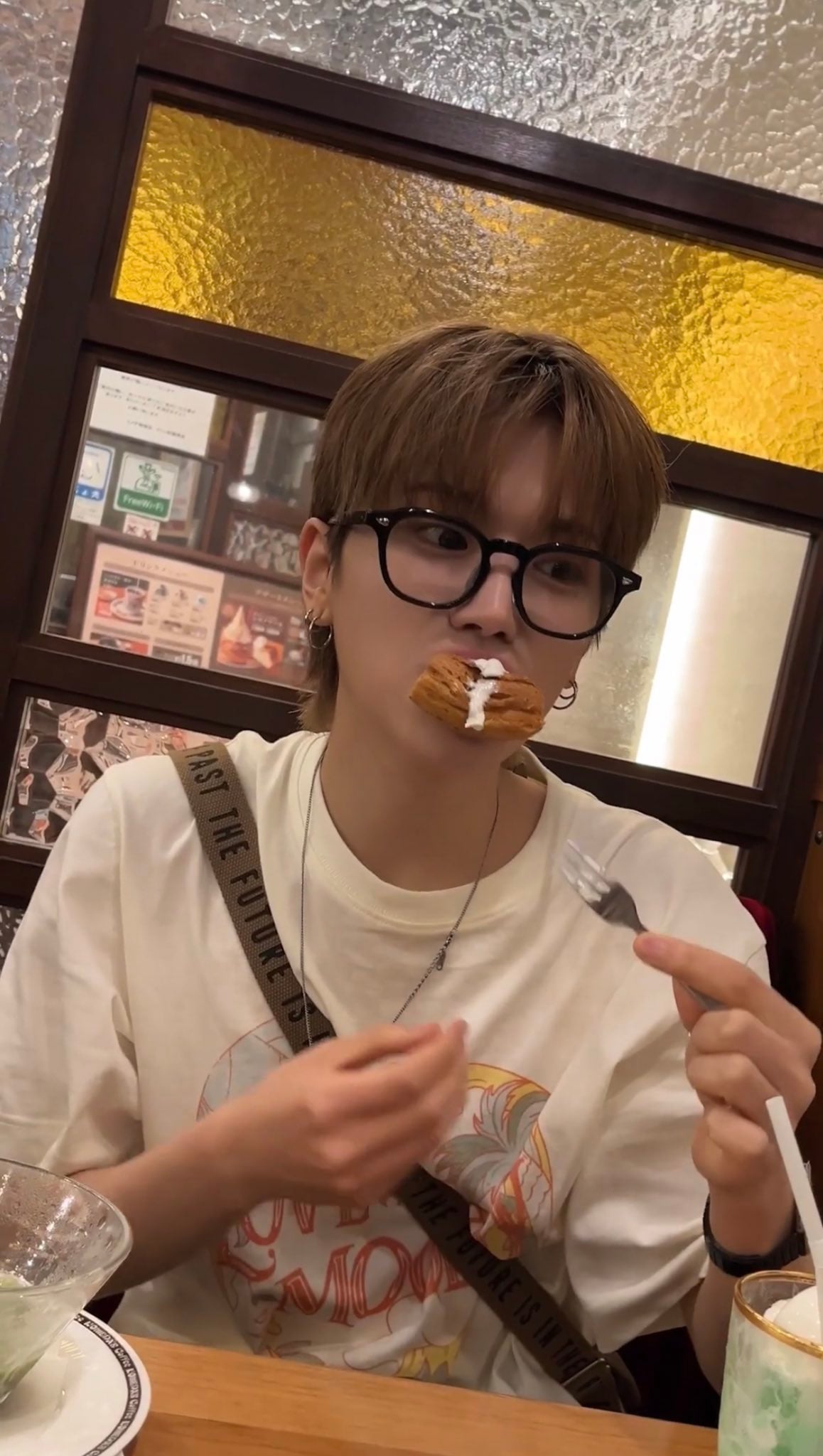 [잡담] 보넥도 리우 이 안경 정보 아는 원도어 있어? | 인스티즈