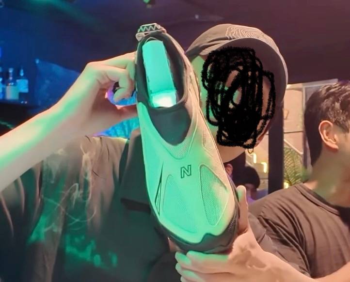 [잡담] 연애프로 나온 분 브이로그인데 뉴발란스 운동화 뭔지 아는 사람 있어!? | 인스티즈