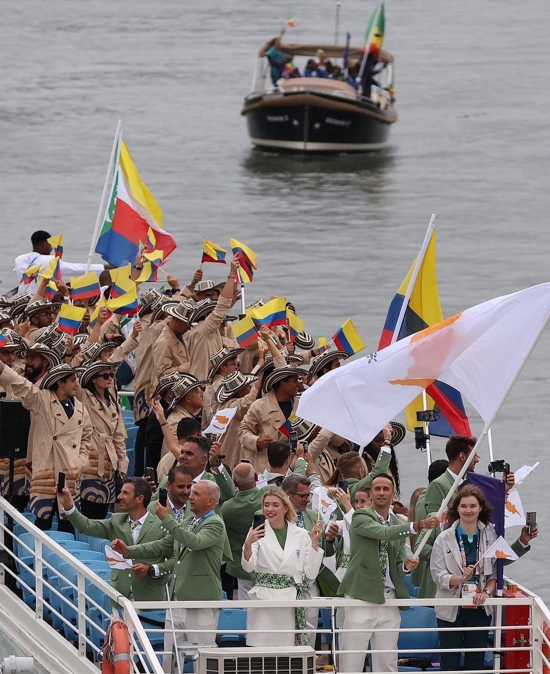 [정보/소식] 인스타그램에 올라온 파리 올림픽 선수단 입장 사진 | 인스티즈