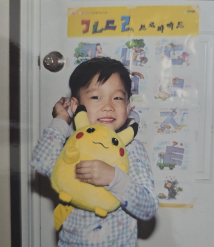 [정보/소식] 인이어 대신 보청기를 낀 가수…청각장애인 아이돌 빅오션 [주말엔] | 인스티즈