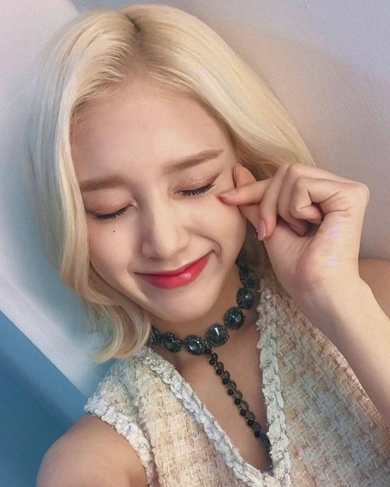금발만 하면 레전드 셀카 갱신하는 아이돌 | 인스티즈
