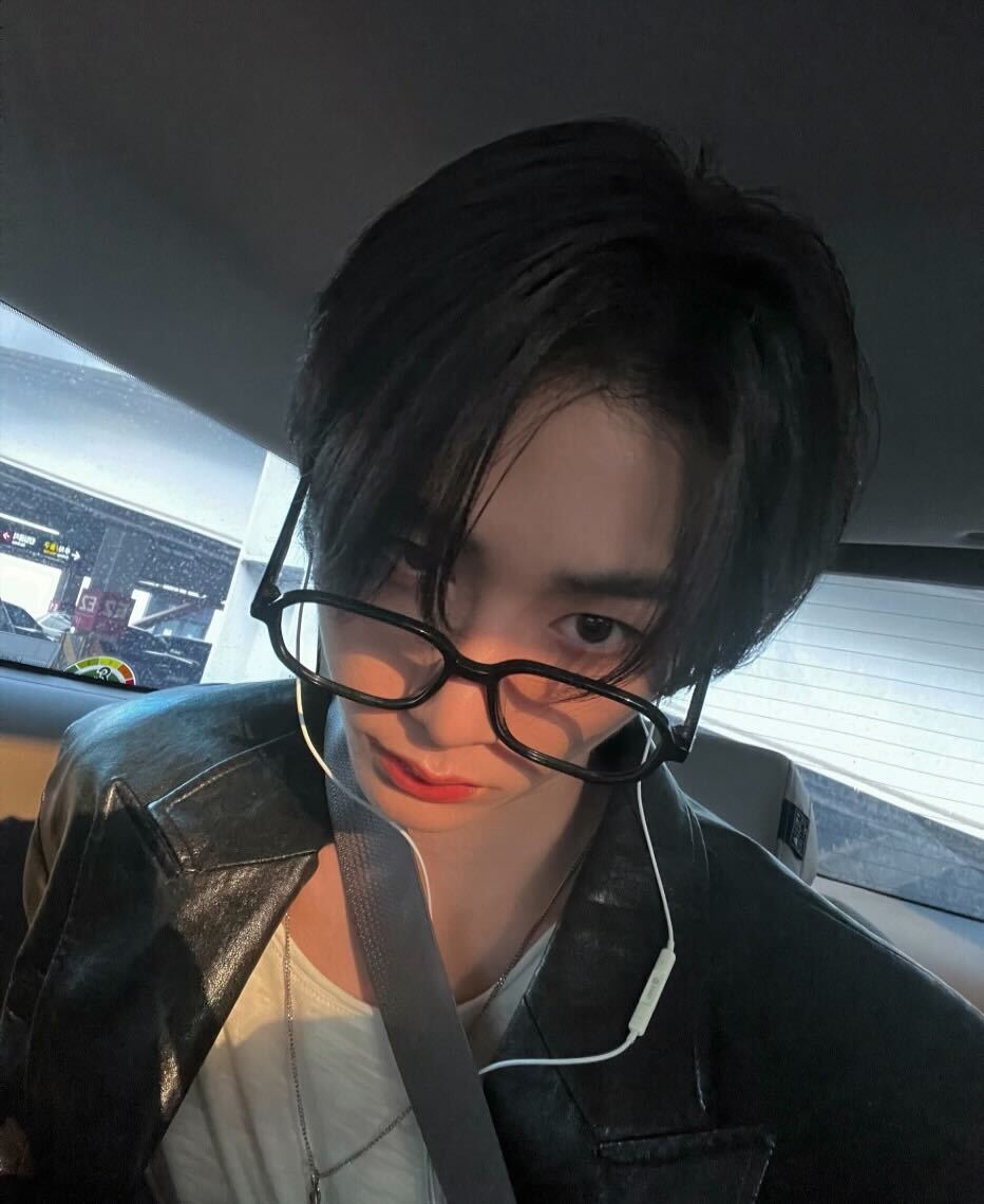 [잡담] 보넥도 태산 안경이 진짜 잘어울림,,, | 인스티즈