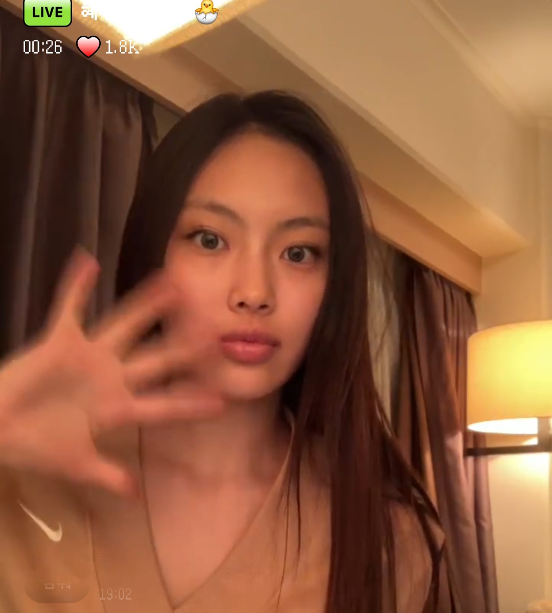 [잡담] 혜인이 실시간 포닝 켰는데 진짜 살벌하게 이쁘다 | 인스티즈