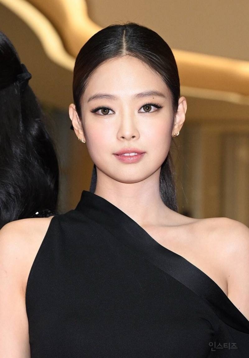 데뷔초 얼굴 보인다는 며칠전 블랙핑크 제니.jpg | 인스티즈