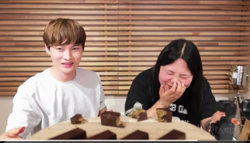 두바이 초콜렛 먹다가 벌어진일 | 인스티즈
