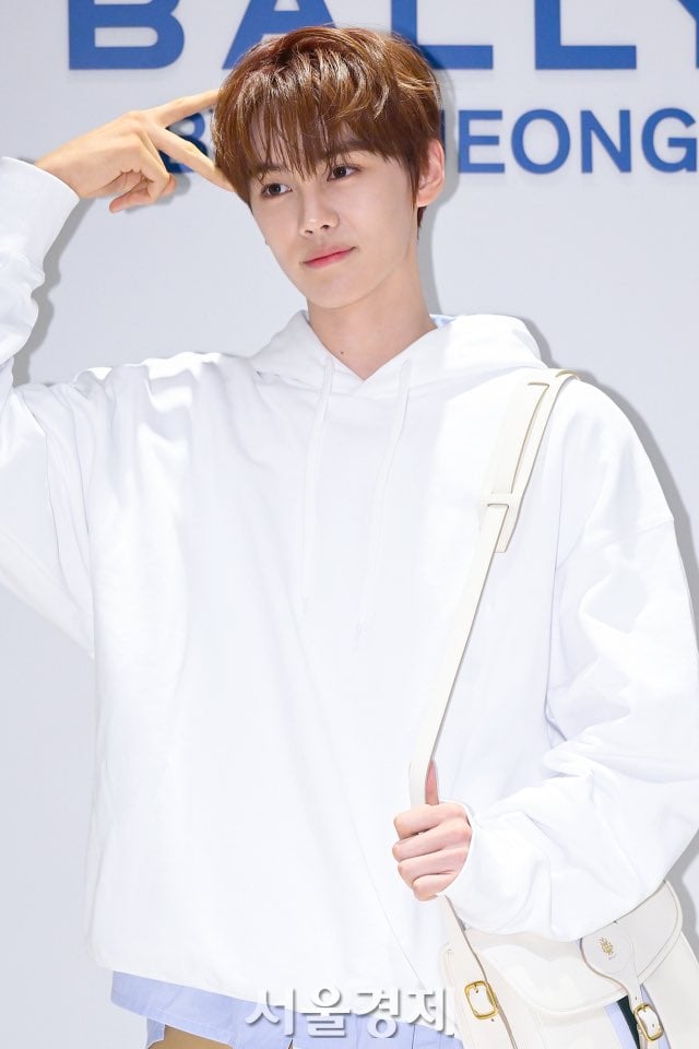 오늘자 BALLY 브랜드 행사 참여한 제로베이스원 김규빈 | 인스티즈