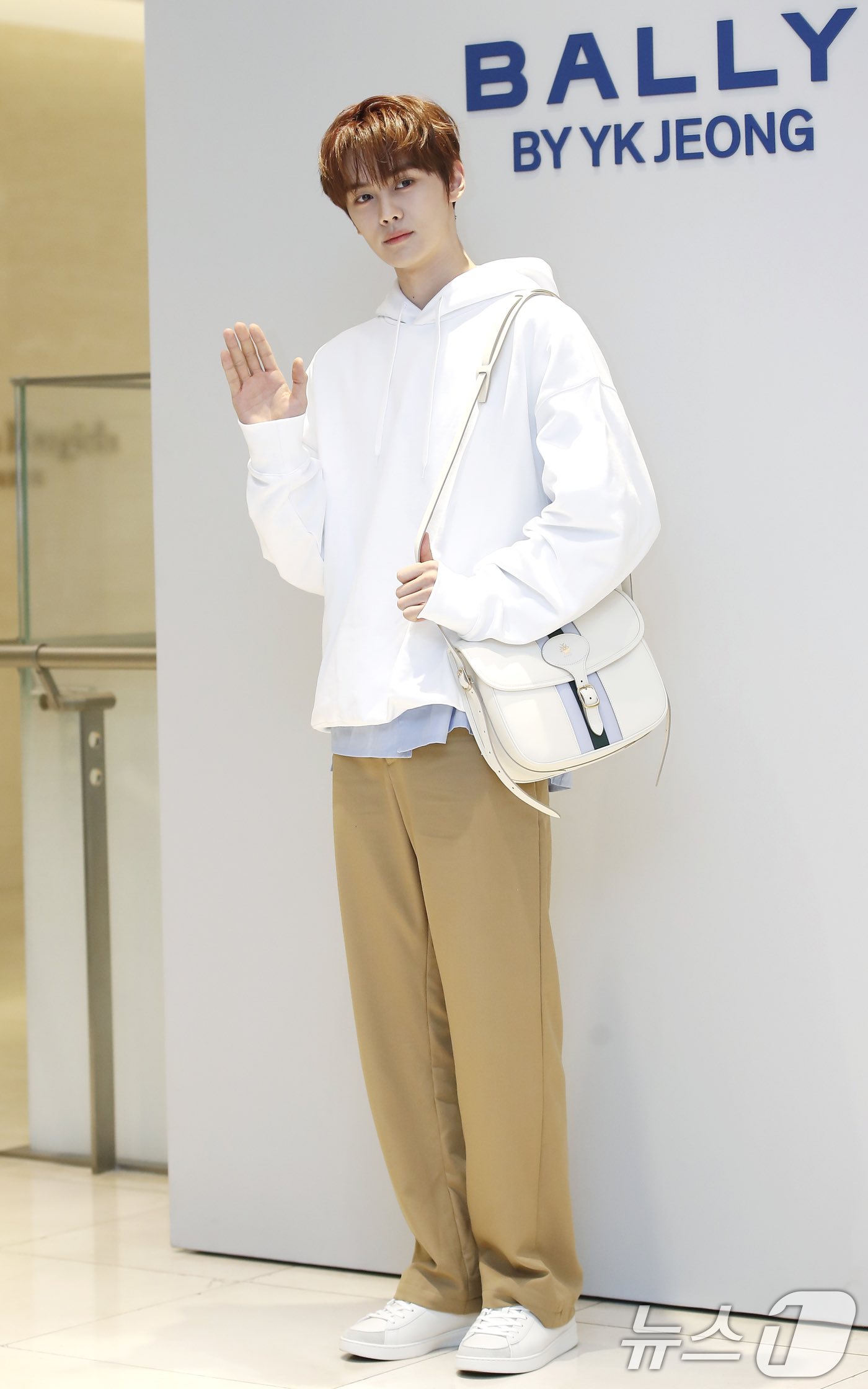 오늘자 BALLY 브랜드 행사 참여한 제로베이스원 김규빈 | 인스티즈