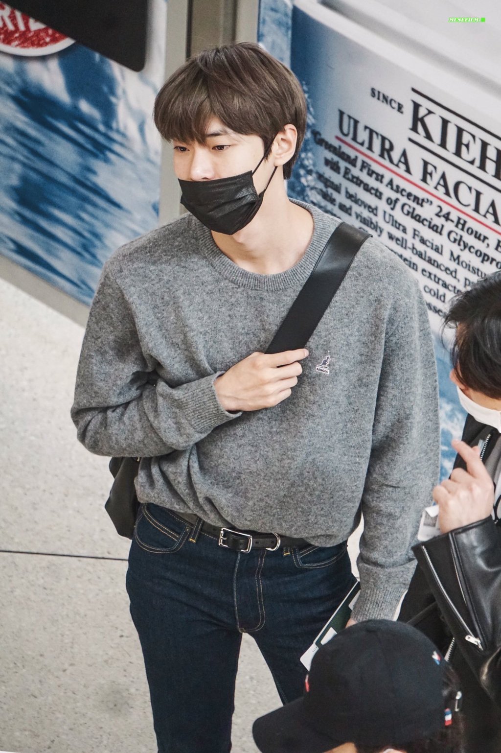 [잡담] 도영 어깨넓고 쇄골 일자라 조음 | 인스티즈