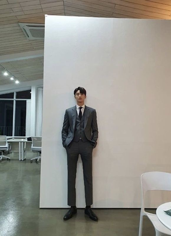 [잡담] 구라 안 치고 마네킹보다 더 마네킹 같은 변우석 | 인스티즈