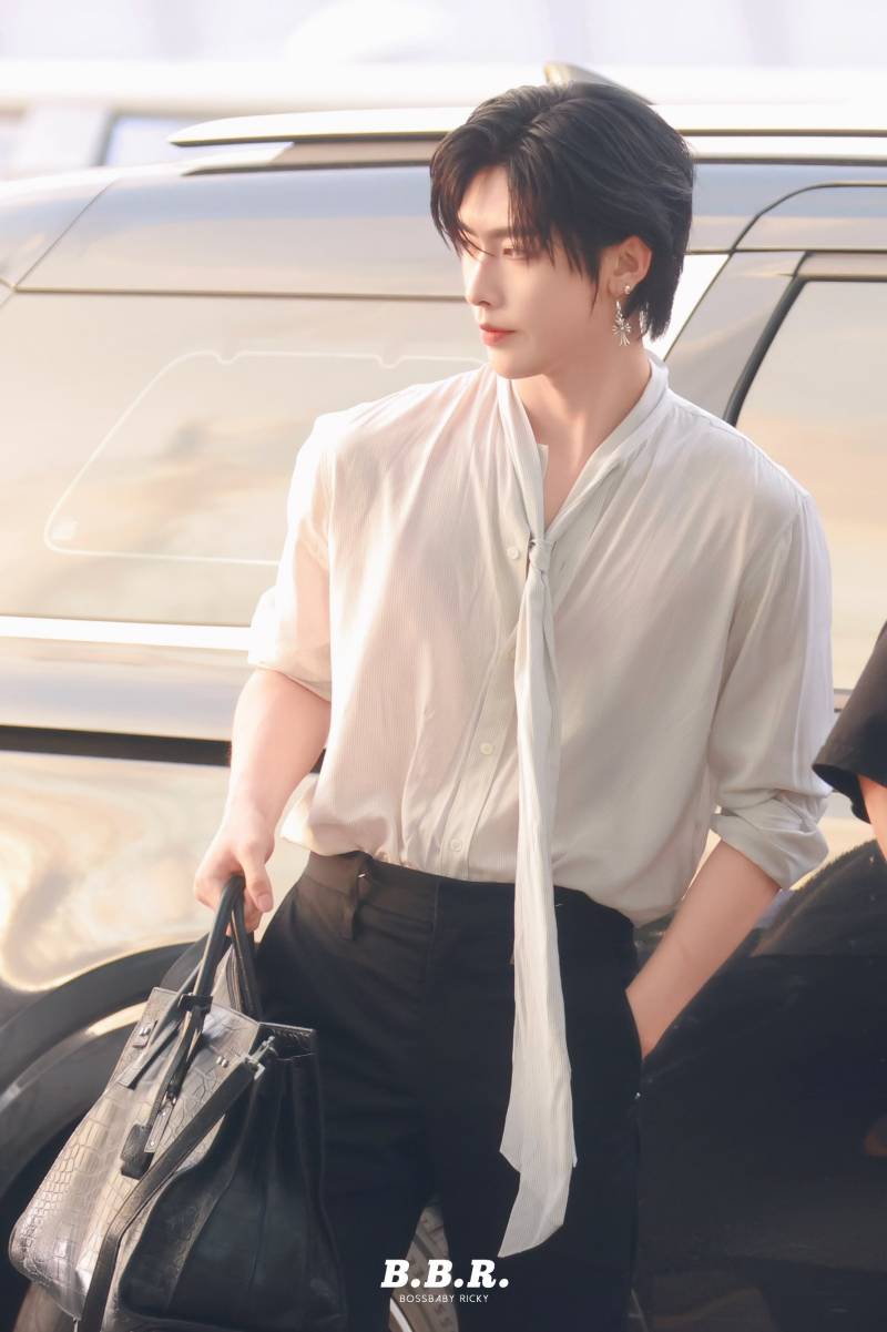 독기를 넘어 광기 보여주는 제베원 공항 패션 | 인스티즈