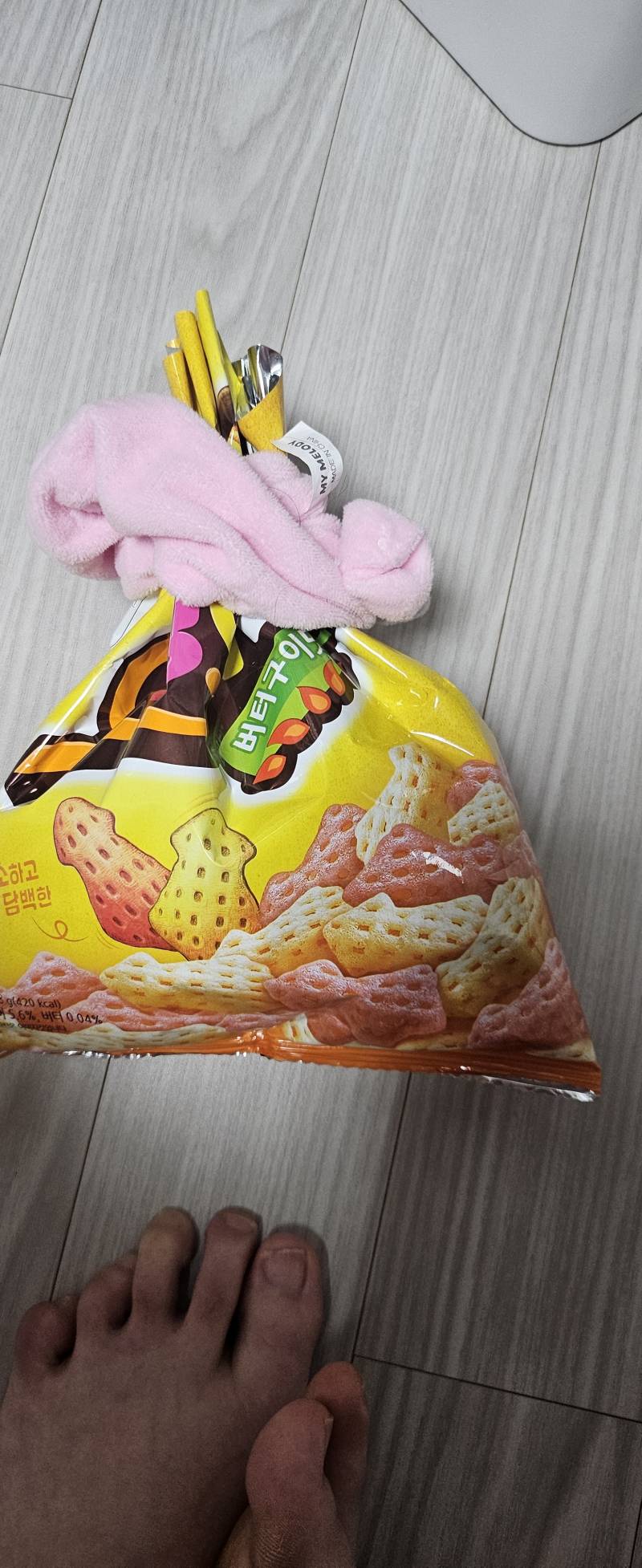 [잡담] 하 입이 짧은 나는 이 과자를 또 못먹고.. | 인스티즈