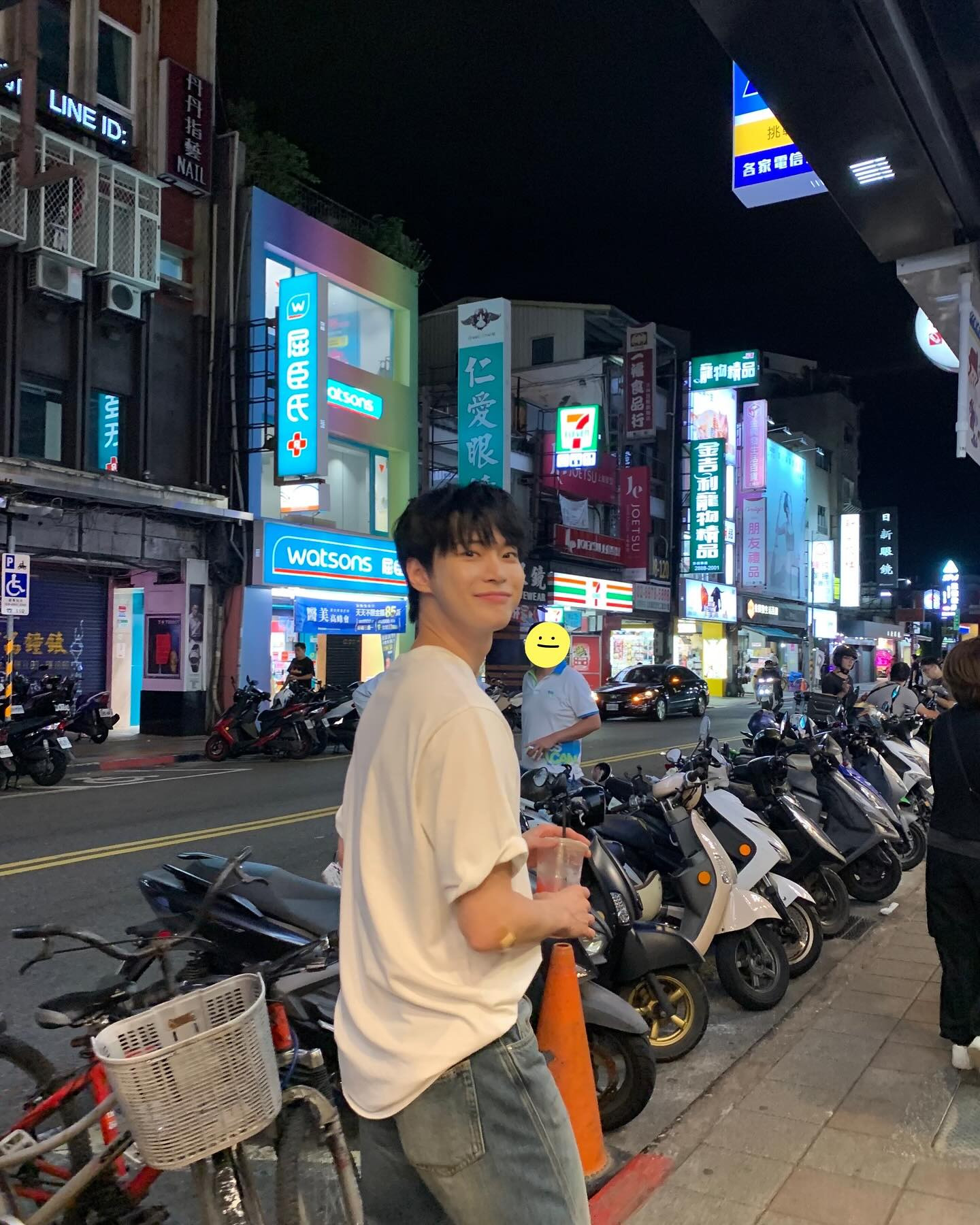 [잡담] 도영이 음식사진 개못찍어놓고 젤 중요한 음식사진 안올라갓다고 | 인스티즈