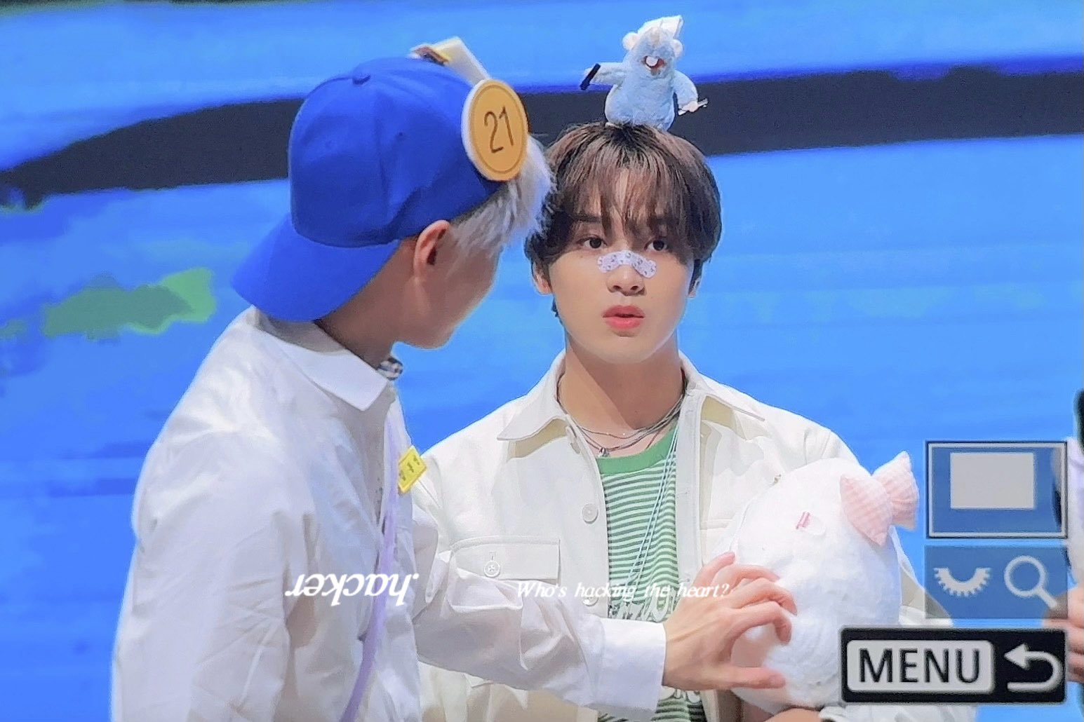 [잡담] ㅋㅋㅋㅋ도영이 해찬이 들고잇는 인형에 관심 많은거웃기다 | 인스티즈