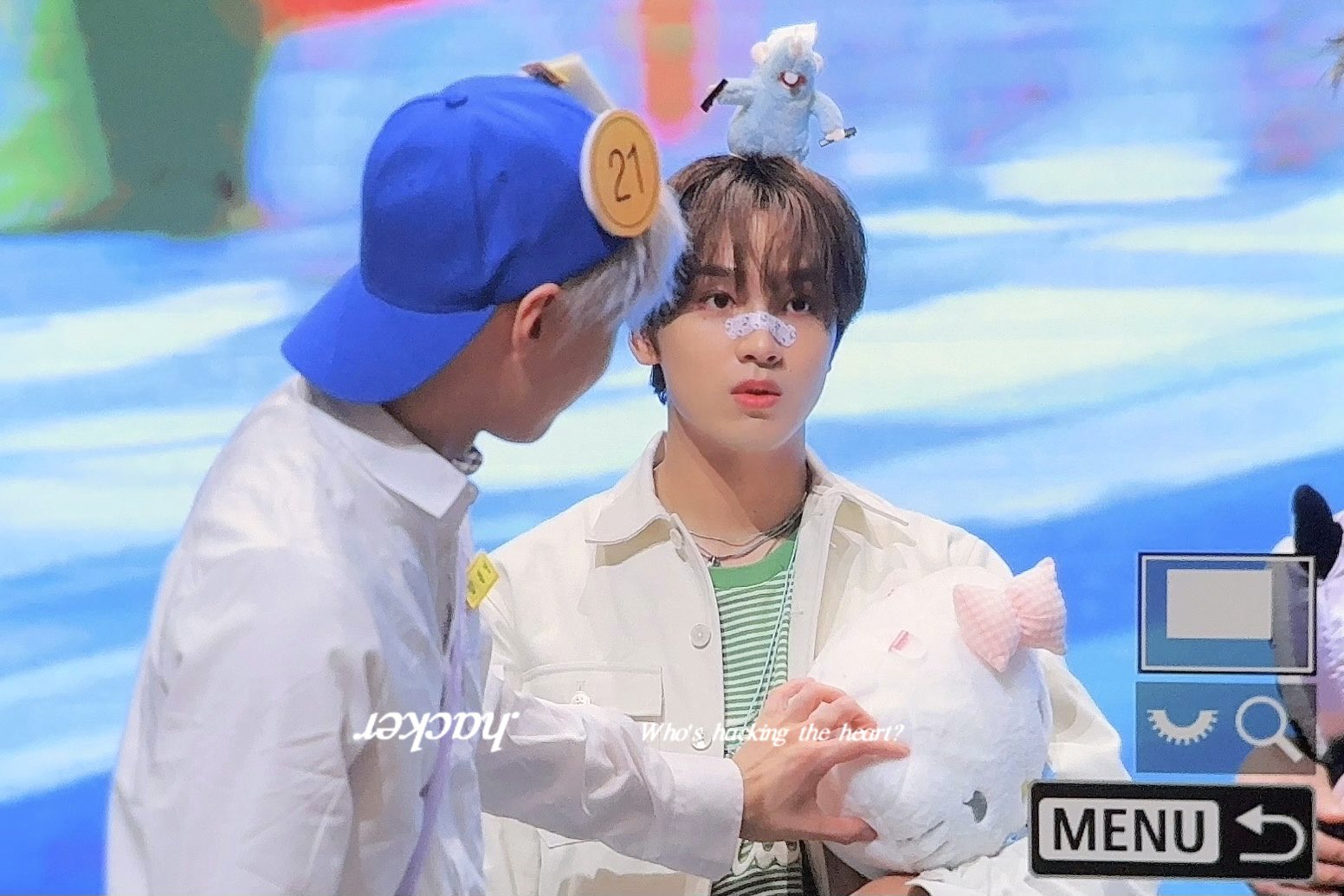 [잡담] ㅋㅋㅋㅋ도영이 해찬이 들고잇는 인형에 관심 많은거웃기다 | 인스티즈