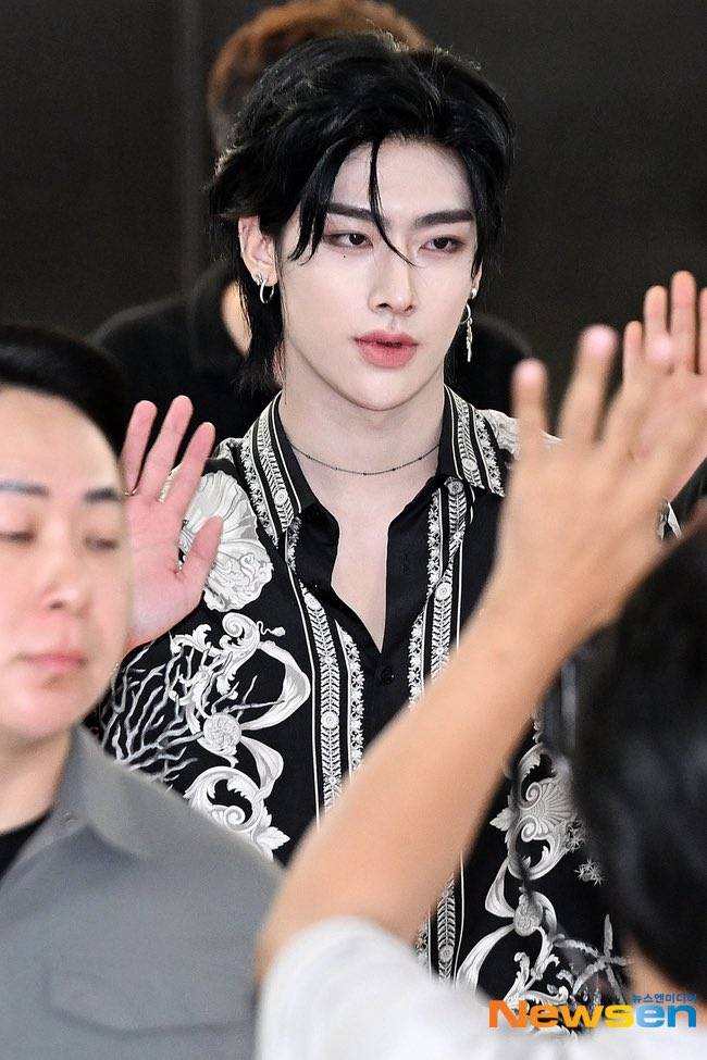 옷장에 셔츠만 한 바가지라는 남돌 2명 중 취향 고르기 | 인스티즈