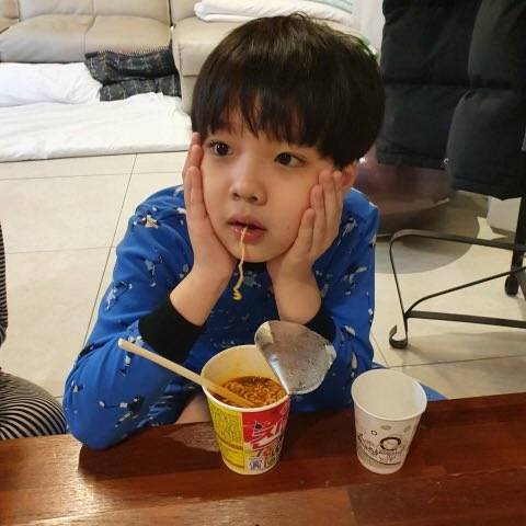 과거사진 공개될 때마다 4K급 고화질인 아이돌 | 인스티즈