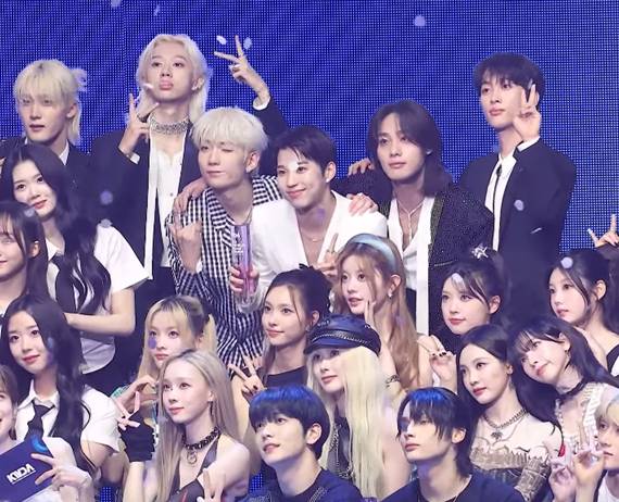 케이월드드림어워즈 출연진 단체 사진 | 인스티즈