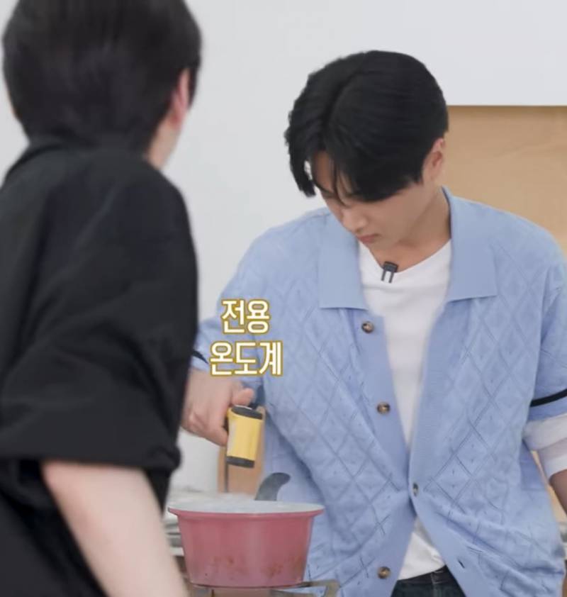 요리에 진심이라 가방에서 소금 나오는 하이브 남돌 | 인스티즈
