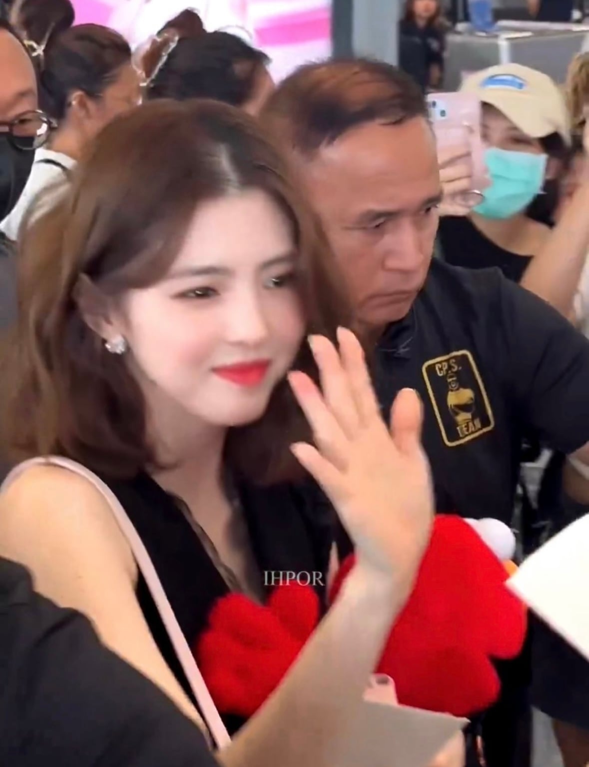 [잡담] 와 한소희 완전 단발로 잘랐네 | 인스티즈