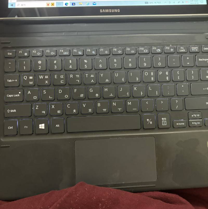 [잡담] 급해급해ㅠㅠㅠ이렇게 패드에 달려있는 키보드 어떻게 꺼 혹시??ㅠㅠㅠㅠ | 인스티즈