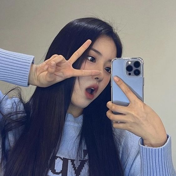 얼굴 보느라 몰랐는데 손이 진짜 섬섬옥수라는 엔믹스 지우.jpg | 인스티즈
