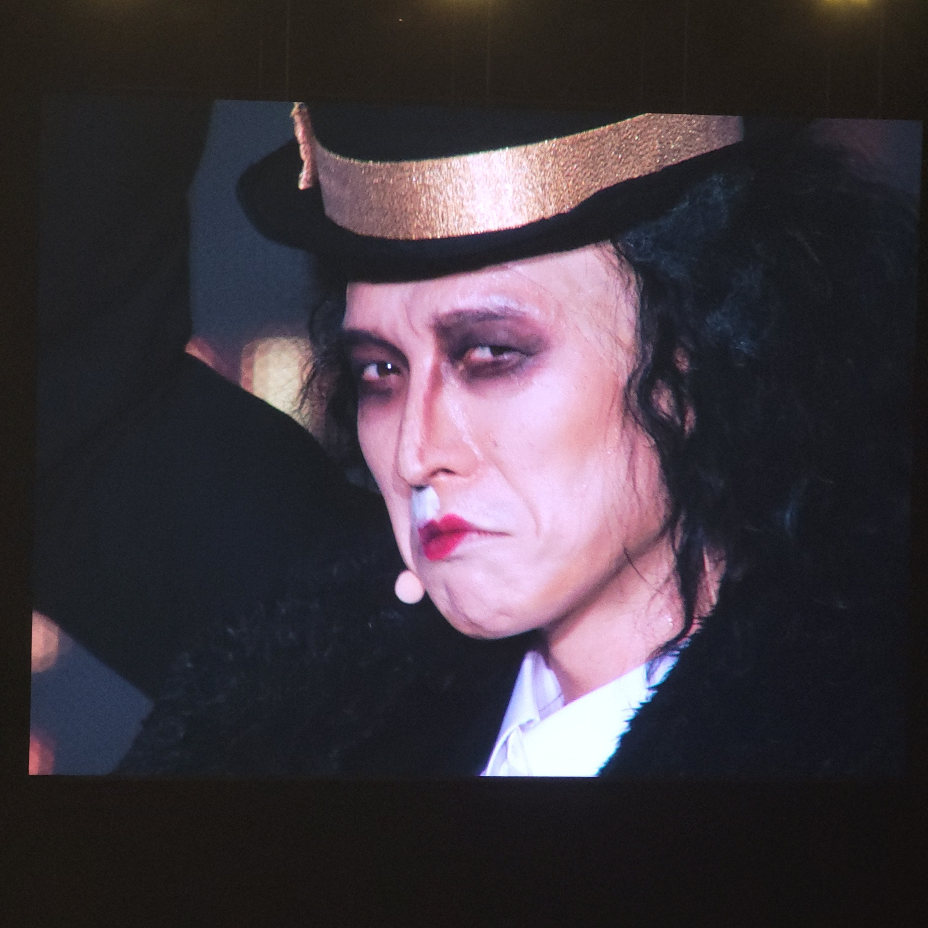 모든걸 놓아버린 듯한 가수의 콘서트 상황 .jpgif | 인스티즈