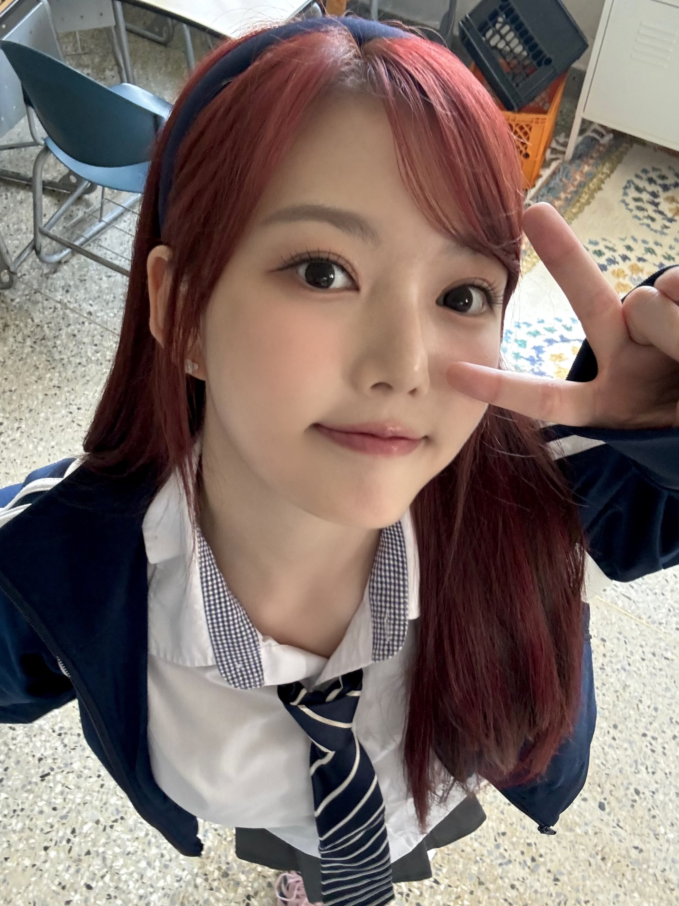 9년째 교복이 퍼컬인 여자 아이돌.jpg | 인스티즈