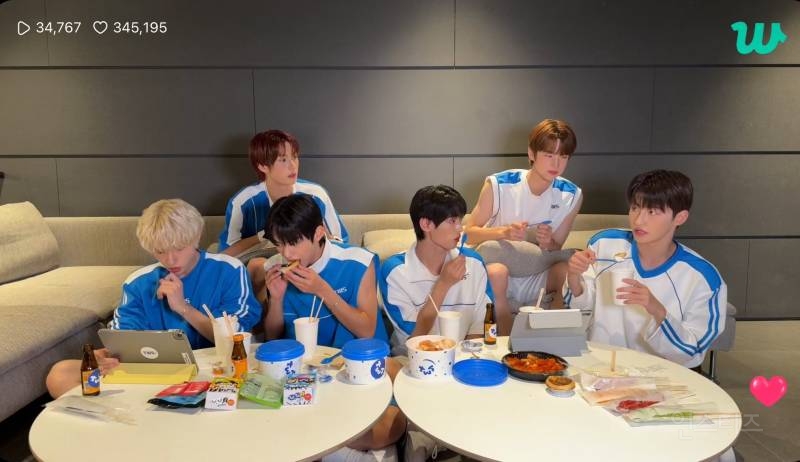 여고생 코어 남돌 투어스의 K-여고 모먼트.twt ㅋㅋㅋ | 인스티즈
