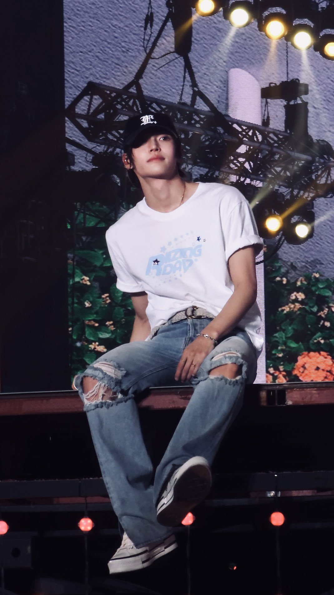 [잡담] 원빈이 오늘 자컨 썬글라스 낀 얼굴형 너무 느좋이지않았니.. | 인스티즈