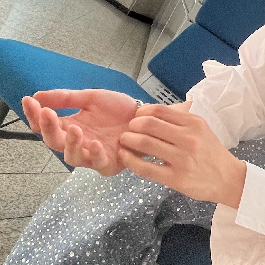 [잡담] 보넥도 리우 손 지인짜 진짜 예쁨 | 인스티즈