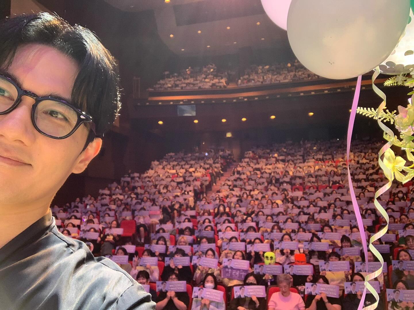 [정보/소식] 엄태구 인스타그램 실시간 팬미팅 현장 | 인스티즈