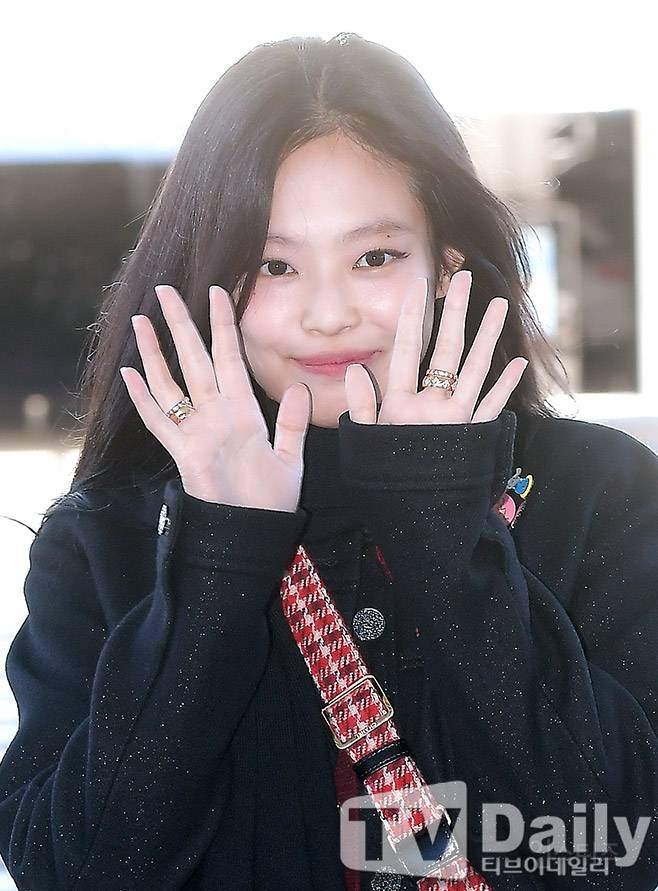 실시간 파리로 출국하는 블랙핑크 제니.jpg | 인스티즈