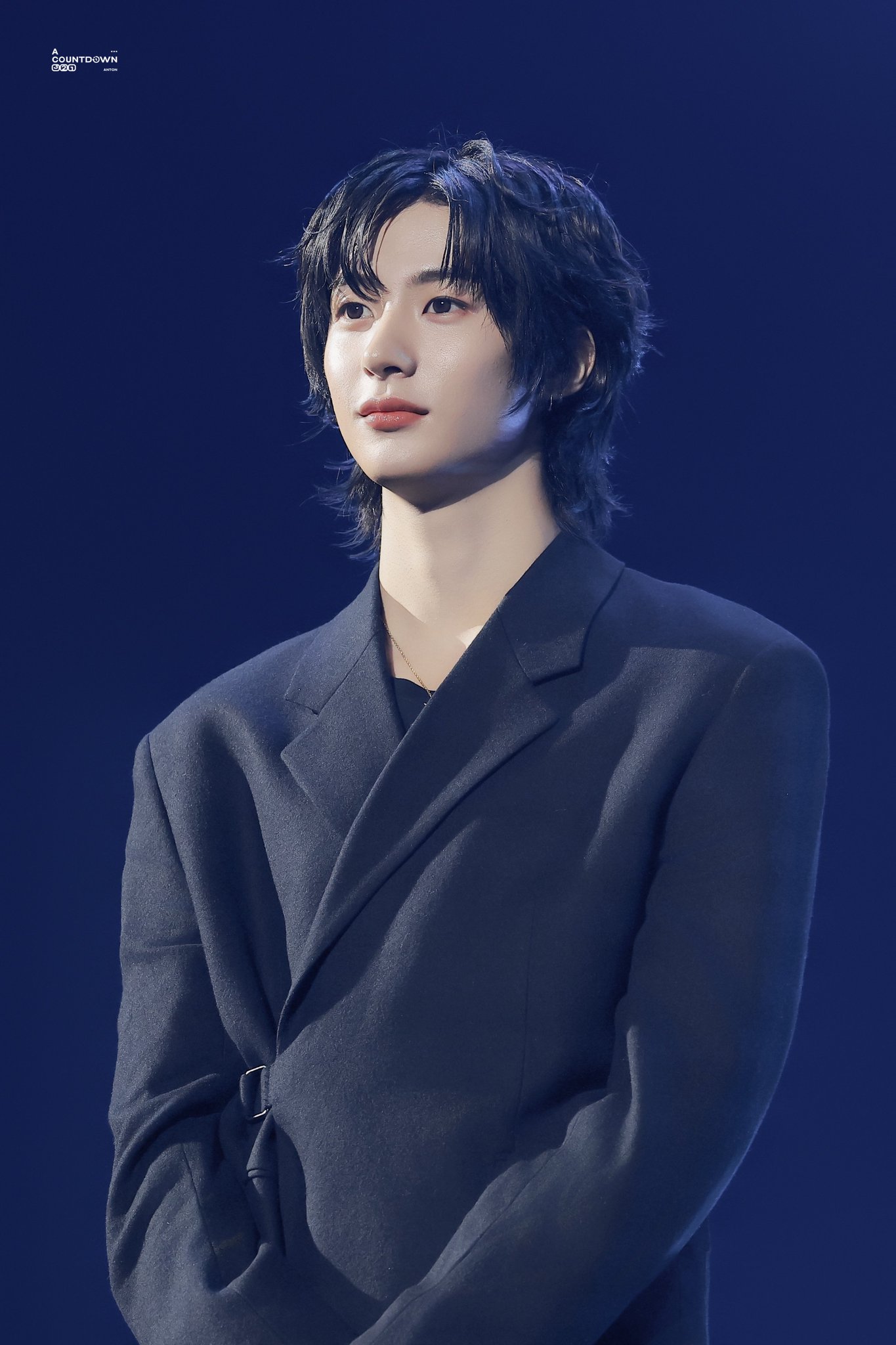 [잡담] 앤톤한테 저런 정장을 입힌게 ㄹㅇ 고능함 | 인스티즈