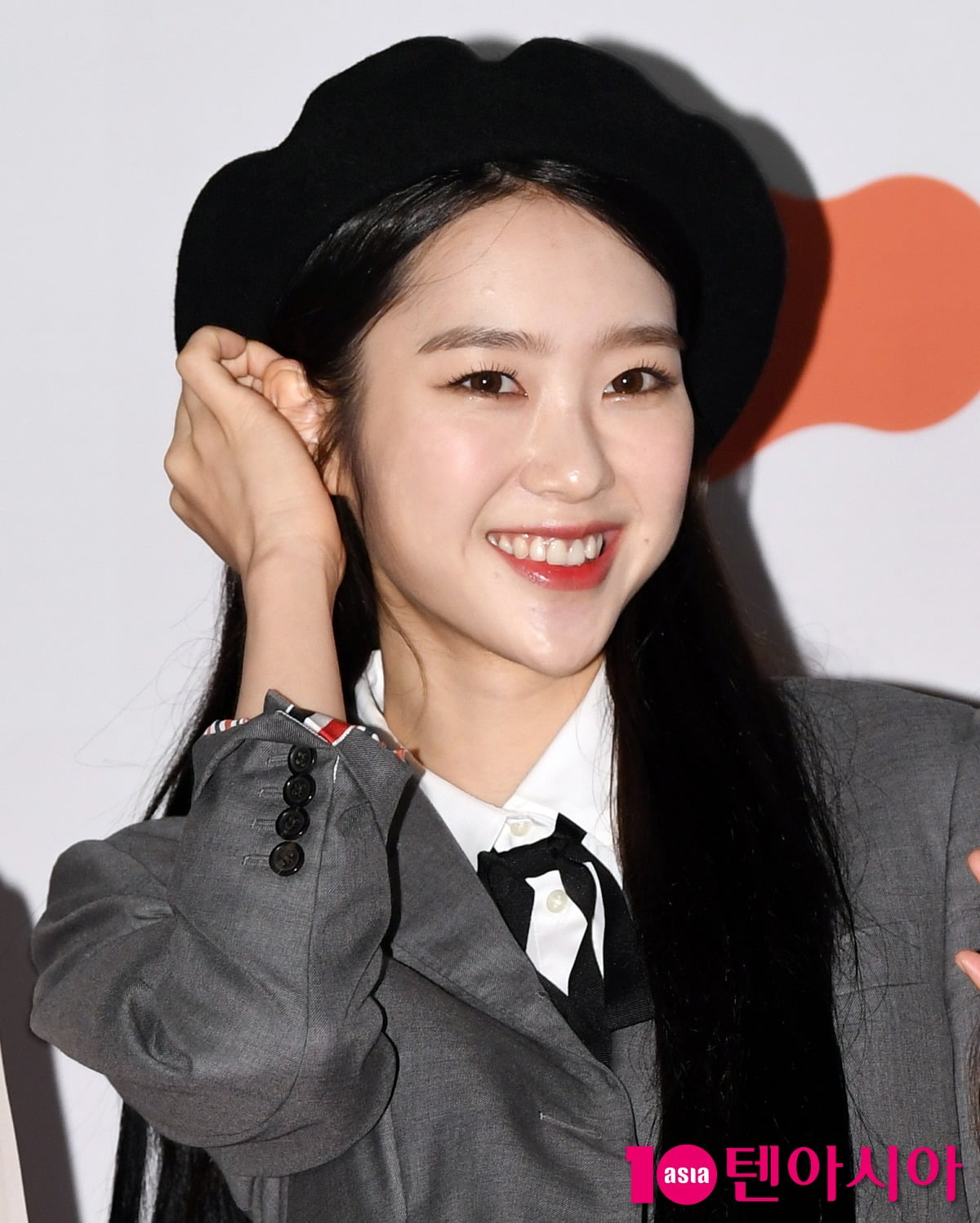 [정보/소식] [단독] 배우 공지호, 오마이걸 탈퇴 2년여 만에 전한 겹경사…박형식 손잡고 '보물섬' 출연 | 인스티즈