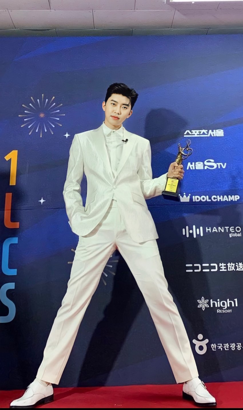 [잡담] 182cm 임영웅 비율 근황...jpg | 인스티즈