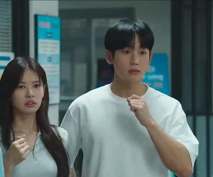 [잡담] 엄친아 승류 카페에 있다가 연락 받고 경찰서에 왔나봐 | 인스티즈