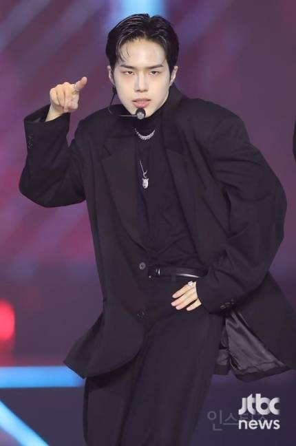 82메이저, 골든 웨이브 인 도쿄... 강렬한 퍼포먼스로 물들여 | 인스티즈