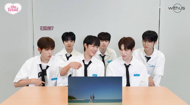 08년생 막내가 뮤직비디오 속 멤버 형의 로맨스 연기를 보고 하는 반응 | 인스티즈