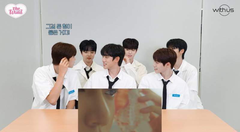 08년생 막내가 뮤직비디오 속 멤버 형의 로맨스 연기를 보고 하는 반응 | 인스티즈