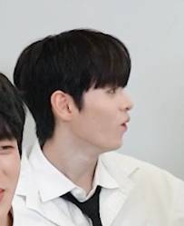 08년생 막내가 뮤직비디오 속 멤버 형의 로맨스 연기를 보고 하는 반응 | 인스티즈