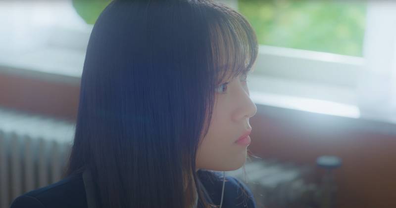 08년생 막내가 뮤직비디오 속 멤버 형의 로맨스 연기를 보고 하는 반응 | 인스티즈