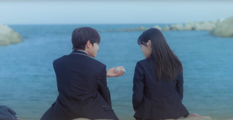 08년생 막내가 뮤직비디오 속 멤버 형의 로맨스 연기를 보고 하는 반응 | 인스티즈