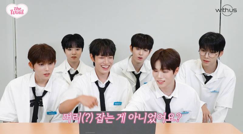08년생 막내가 뮤직비디오 속 멤버 형의 로맨스 연기를 보고 하는 반응 | 인스티즈