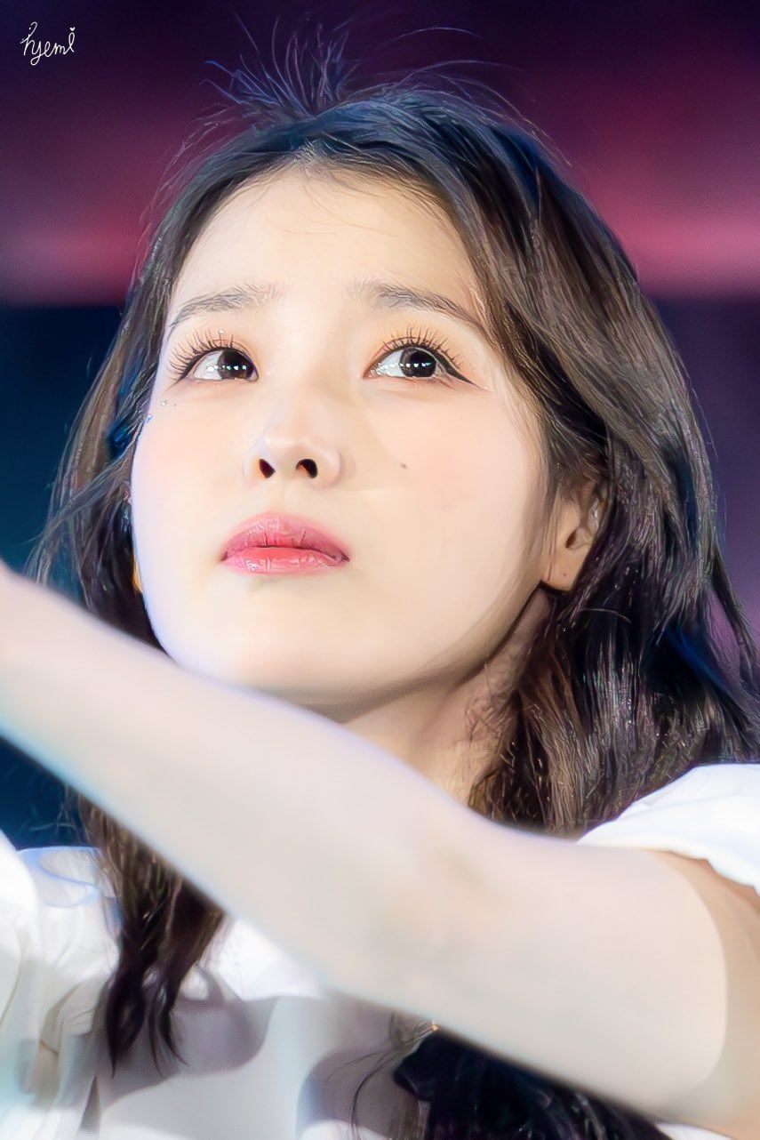 [잡담] 아이유 이 사진 귀여운 점 | 인스티즈