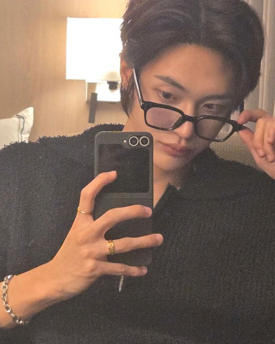 [잡담] 원빈이 안경 쓴 거 언제가 젤 좋아? ㅋㅋ | 인스티즈