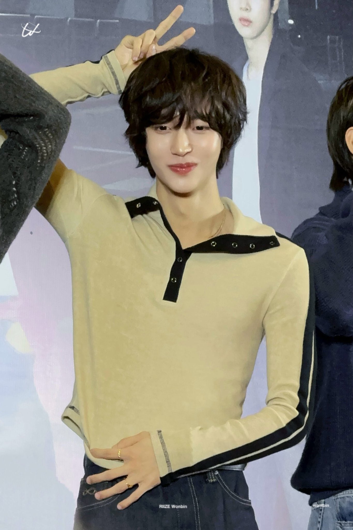 [잡담] 원빈이 지금 배도 가려야되고 토끼귀도 해야되고 볼빵빵도 해야돼 | 인스티즈
