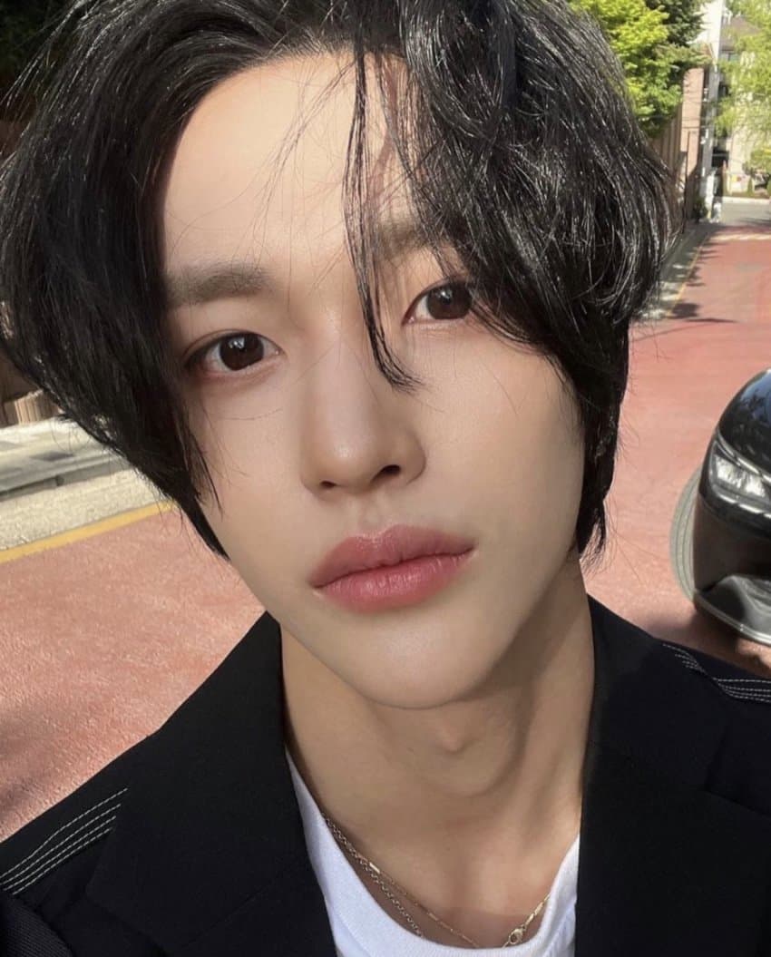 [잡담] 원빈 비주얼 충격은 인스타 첫 공개 때 vs 공항에서 실물 첫 공개 때 언제야? 골라봐 | 인스티즈