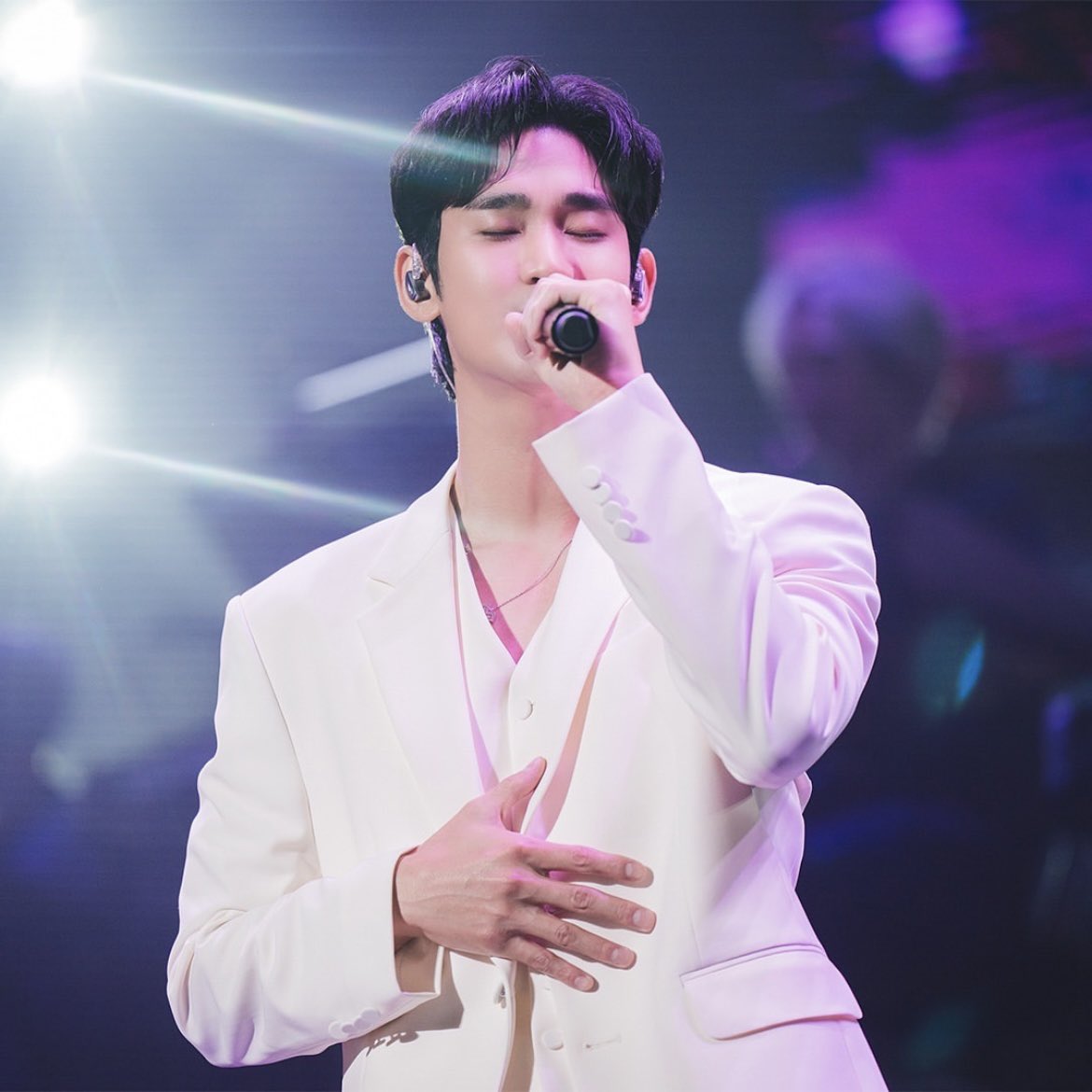 [잡담] 김수현 소속사 무슨일이야.. 사진 이렇게 많이 올려주는거 처음 봐 | 인스티즈